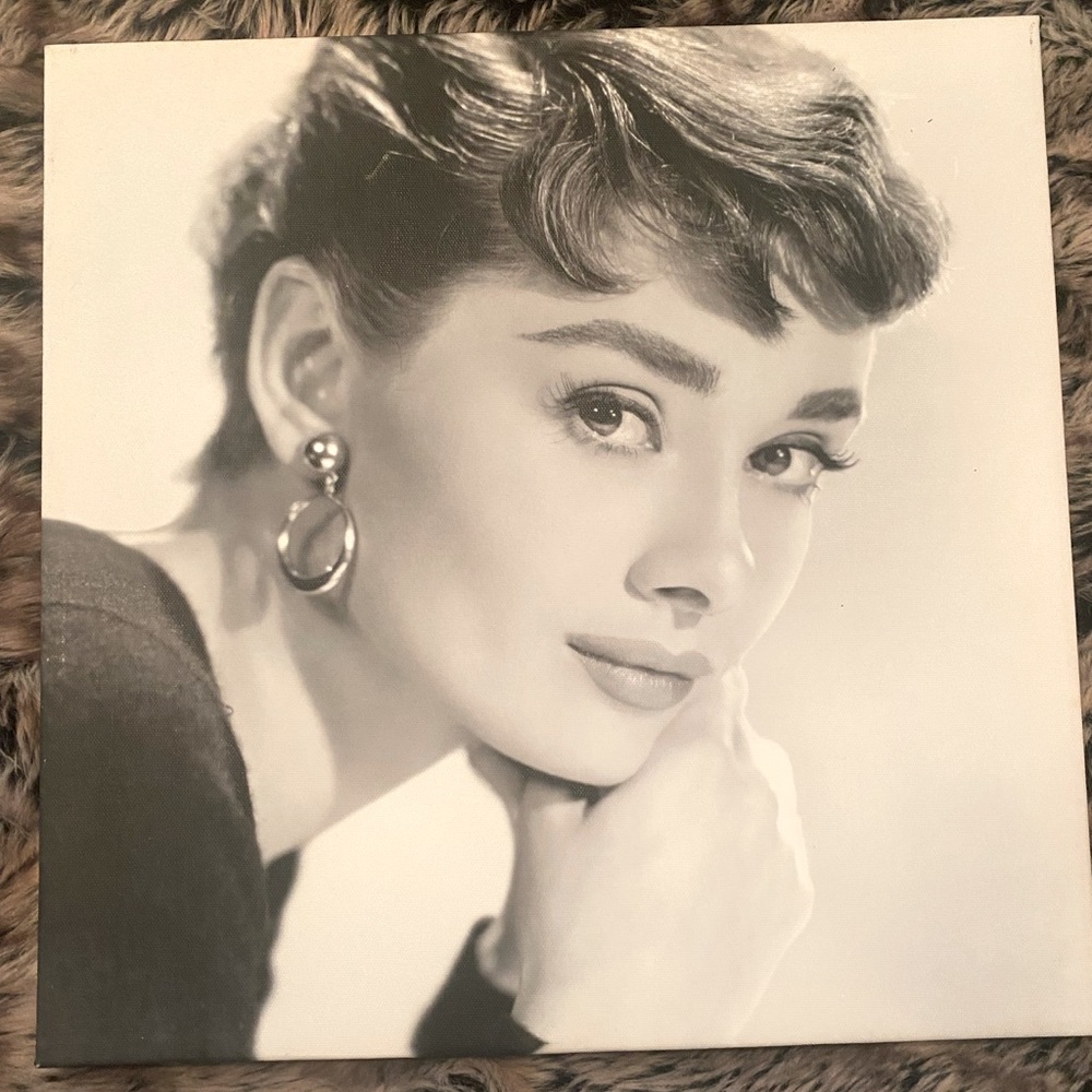 Black & white Aubrey Hepburn canvas print